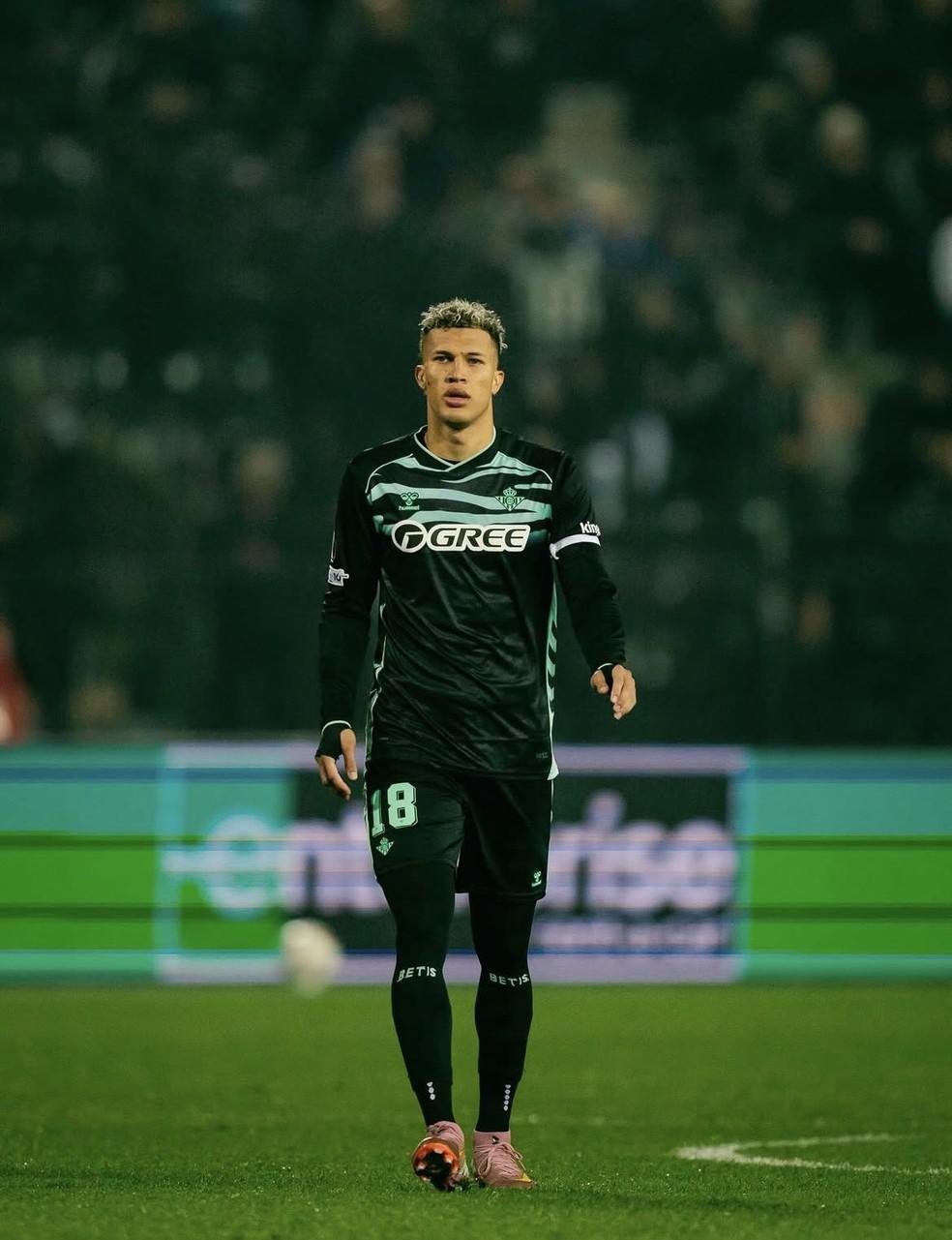 Deossa em ação pelo Real Betis — Foto: Real Betis