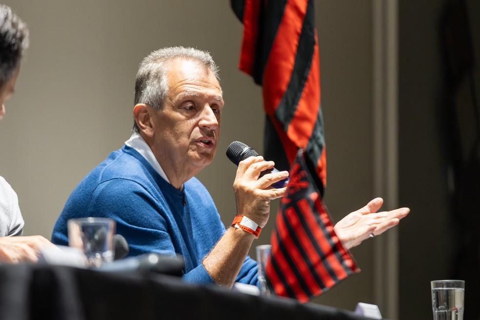 Bap, presidente do Flamengo, durante reunião — Foto: Mariana Sá/CRF