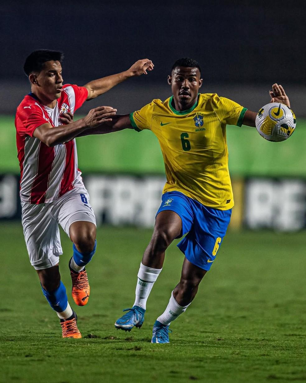 Cuiabano atuou pela Seleção Sub-20 — Foto: Arquivo pessoal