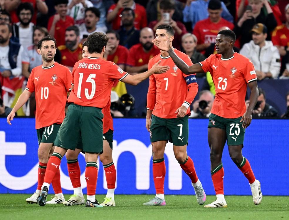 Nuno Mendes, lateral camisa 25 de Portugal — Foto: Reuters