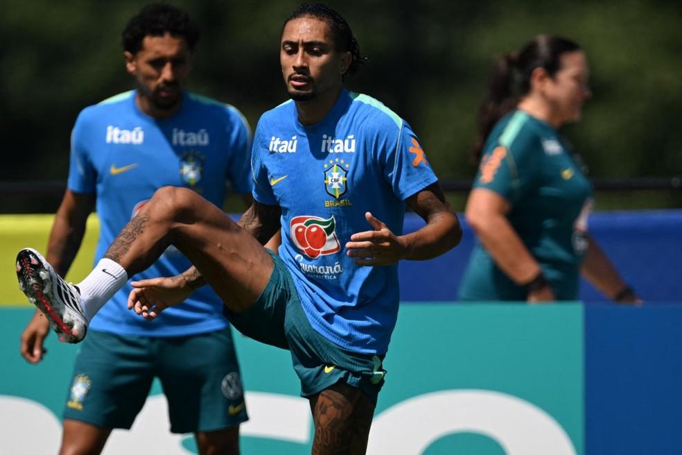 Raphinha volta a treinar com seleção brasileira antes de jogo contra a Noruega — Foto: AFP