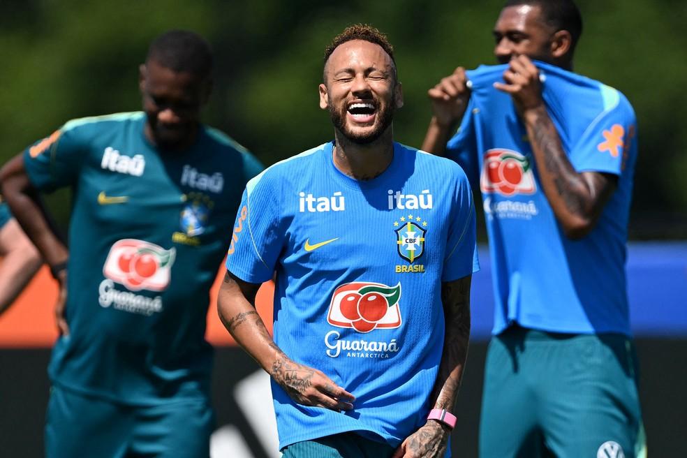 Neymar, em treino da Seleção nesta sexta-feira — Foto: Mauro Pimentel/AFP