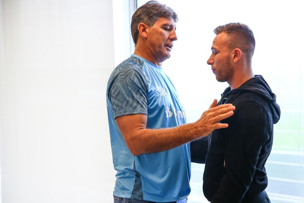 Renato Gaúcho e Arthur nos tempos de Grêmio — Foto: Lucas Uebel/Grêmio/Divulgação