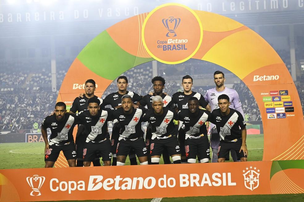 Jogadores do Vasco contra o Paysandu — Foto: André Durão
