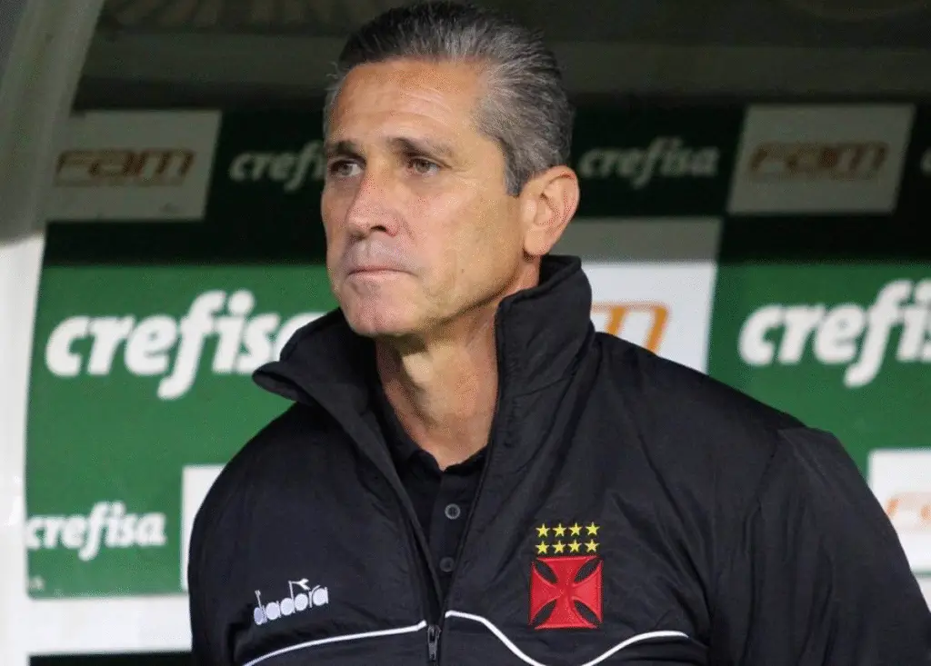 Jorginho, sobre treinar o Vasco: 'Seria uma honra, mas até o momento não chegou nada para mim'