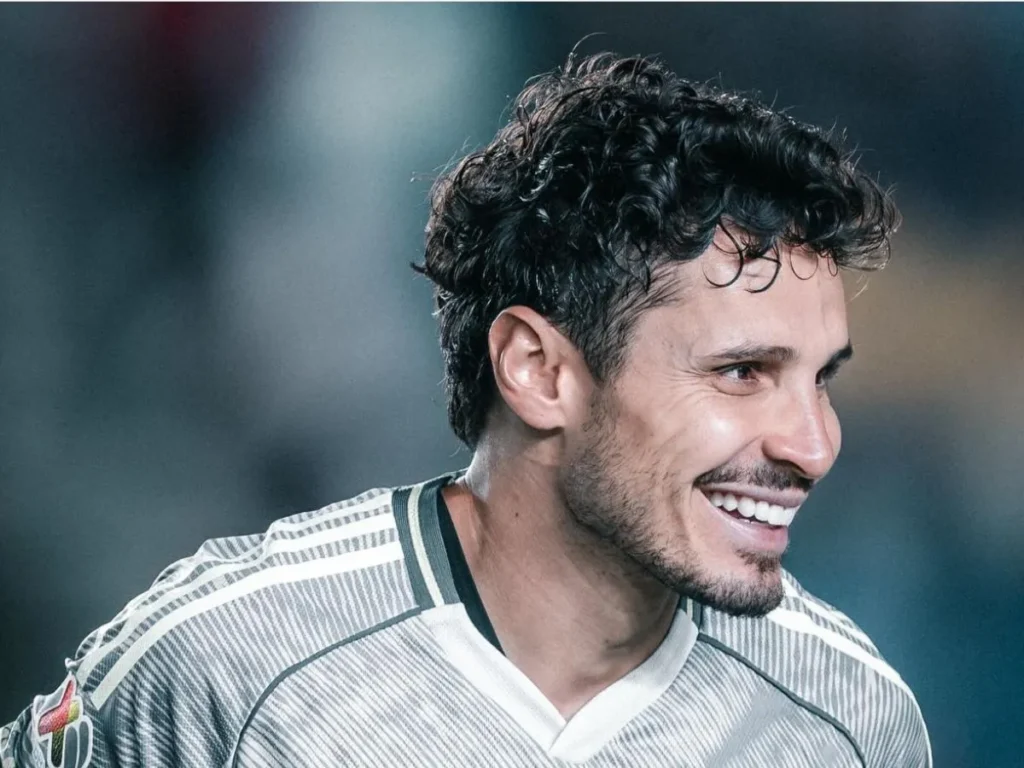 Alvo do Vasco, Raphael Veiga não vive boa fase no México