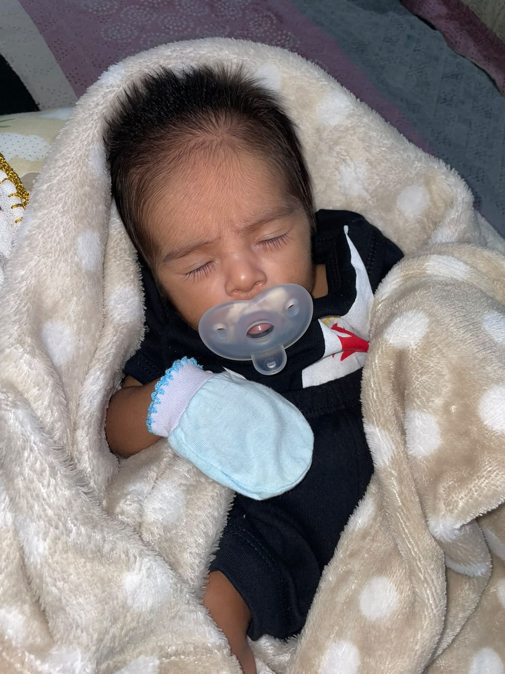Bebê vascaíno ganha o nome de Rayan e supera internação em UTI neonatal