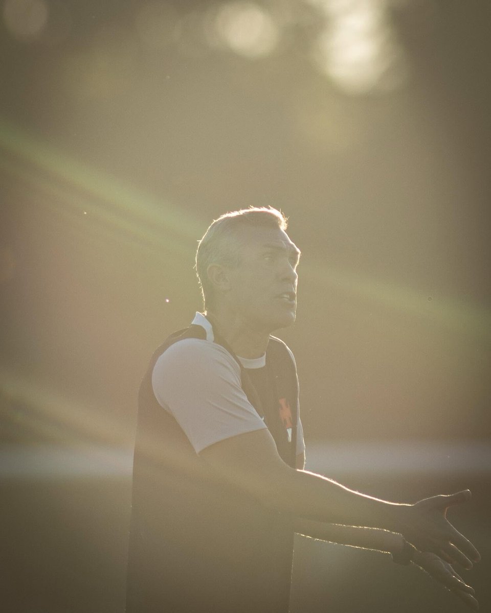 Bruno Lazaroni comandou o treino do Vasco nesta 2ª-feira