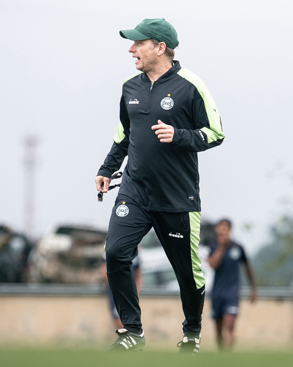Confira estilo de jogo, ambiente e trabalhos recentes do técnico Fernando Seabra