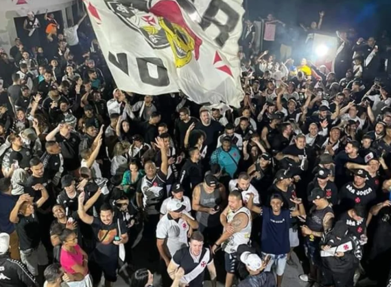 Ira Jovem, Força Jovem, GDA e Mancha Negra divulgam notas sobre o momento do Vasco