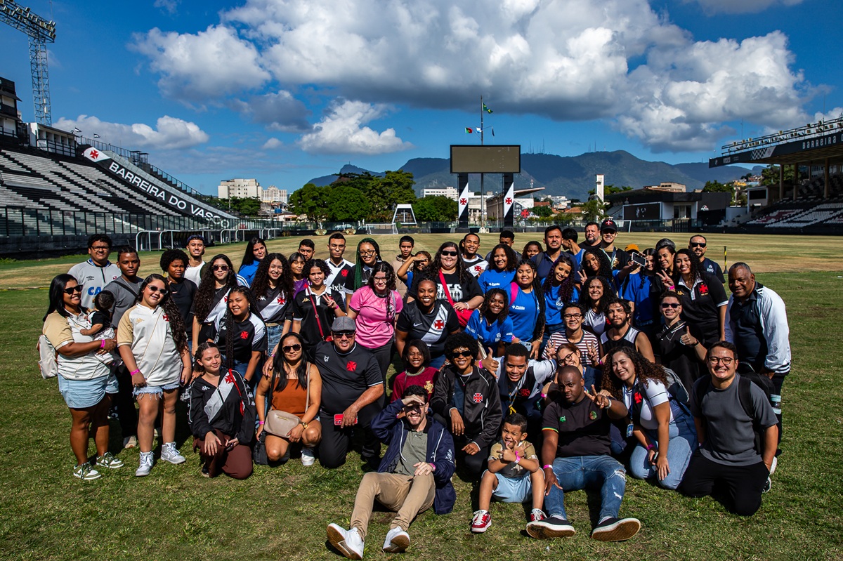 Jovens das comunidades da Barreira do Vasco e de São Cristóvão visitaram São Januário e fizeram o Tour da Colina