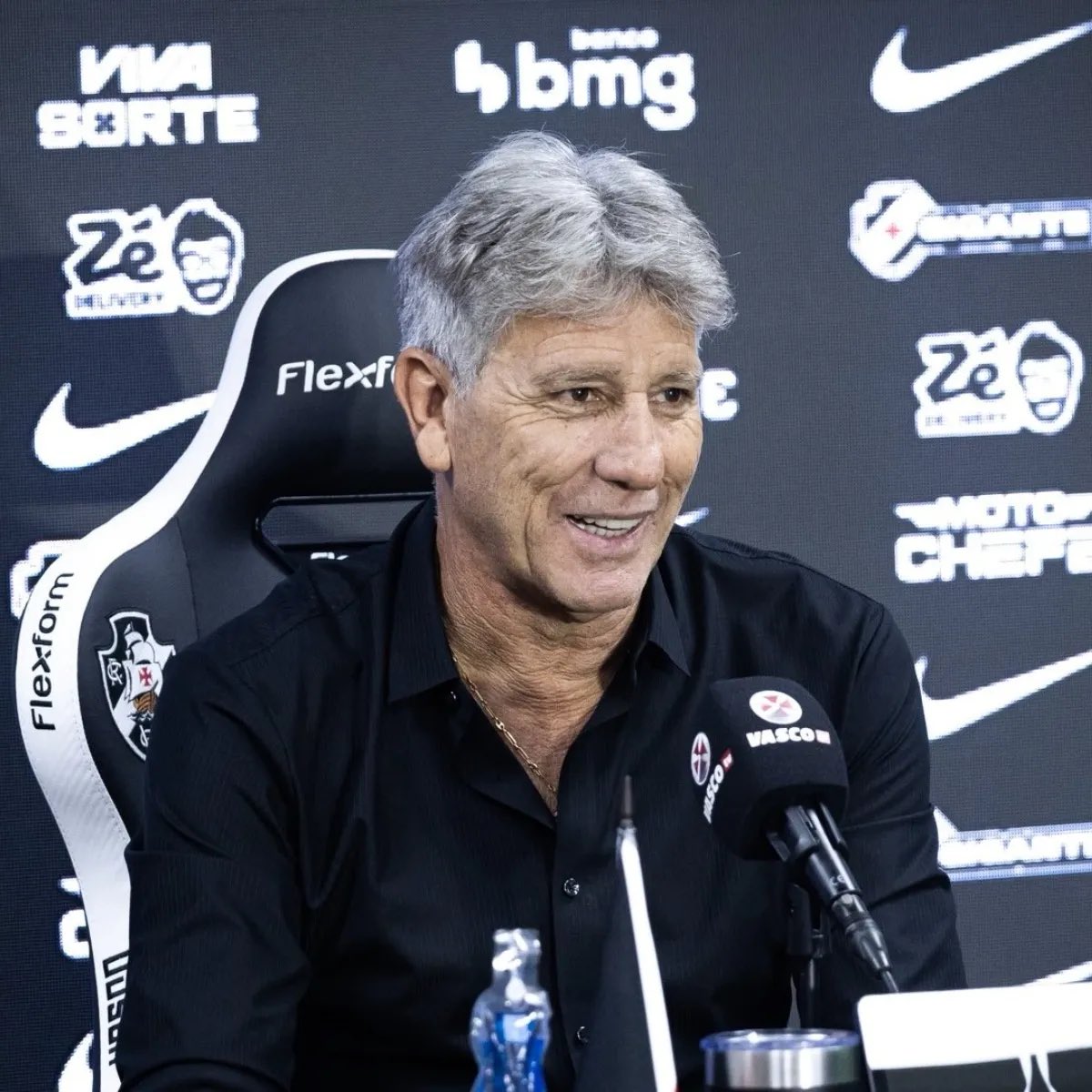 Pedrinho teria temido insistir na permanência de Renato no Vasco por risco de pedido de demissão logo após a Copa do Mundo, diz jornalista