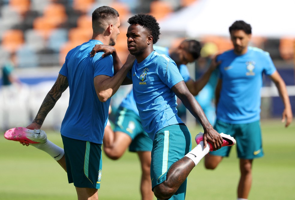 Rayan treina entre os titulares e deve começar jogando contra o Japão