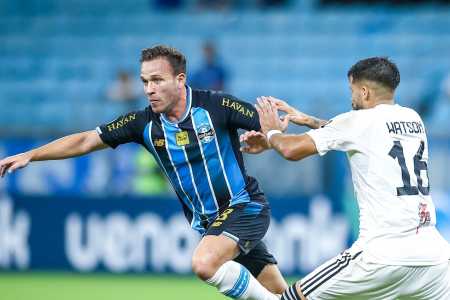 Renato Gaúcho entrou em contato com o volante Arthur, de saída do Grêmio