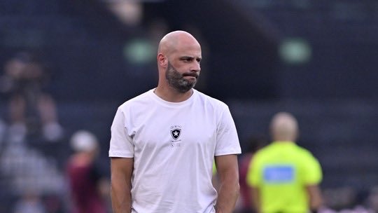 Vasco deve desistir de Franclim Carvalho e tentar técnico brasileiro