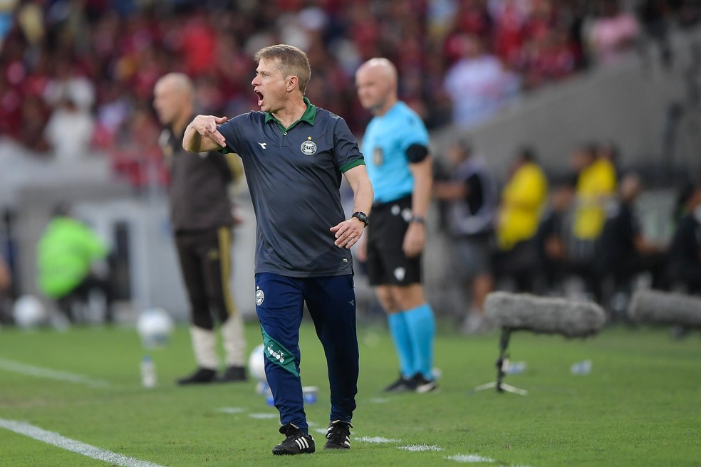 Vasco propôs a Fernando Seabra salário 3 vezes maior do que o que ele recebe no Coritiba