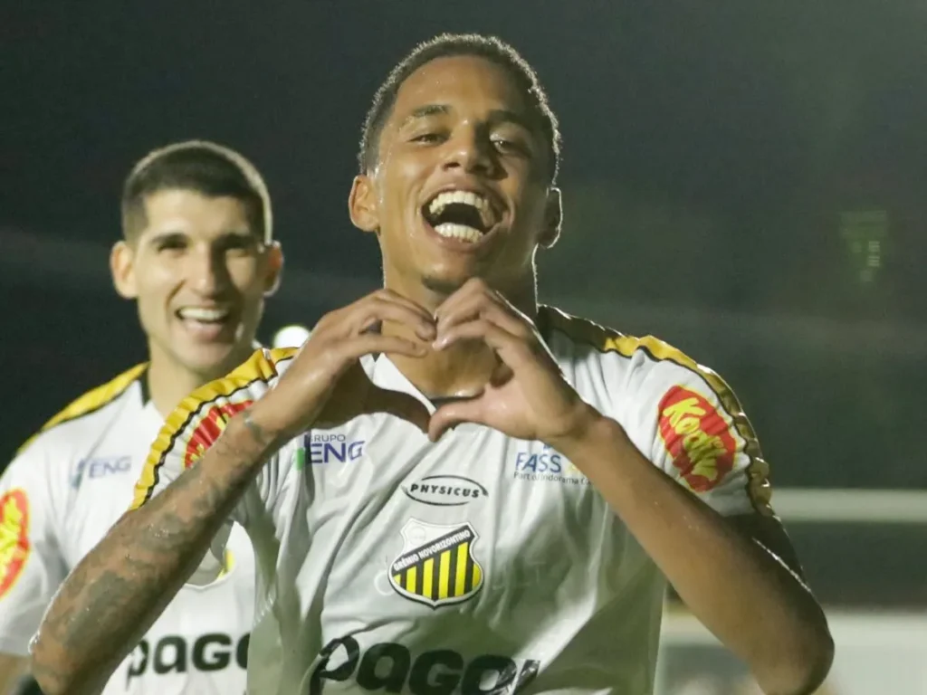 Athletico-PR estaria à frente de Vasco e Santos na disputa pelo zagueiro Dantas, do Novorizontino, segundo a RTI Esporte