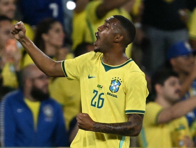Veja números de Rayan no jogo Escócia 0 x 3 Brasil